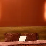 A Spacious 1 Bedroom Apartment In Garden City