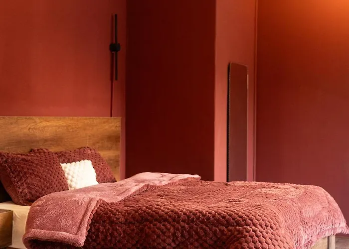 A Spacious 1 Bedroom Apartment In Garden City